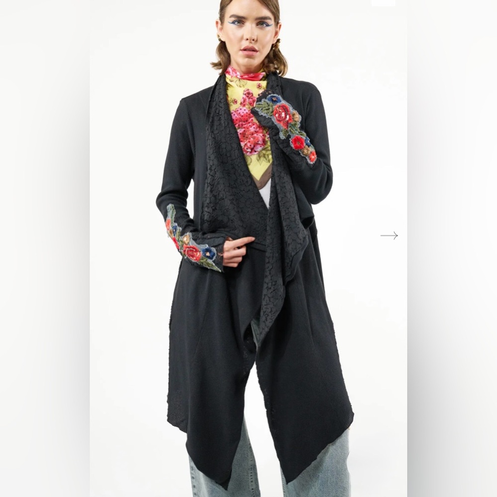 Aratta Traveling Set Shawl size medium NWT Black Cardigan